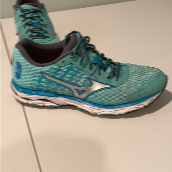 Mizuno Women’s Size 8.5 - Picture 5 of 7